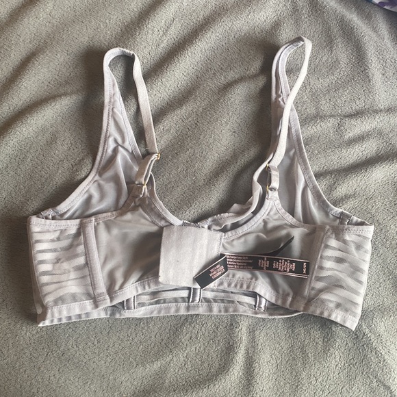 Plunge sheet unlined bra - Picture 2 of 3